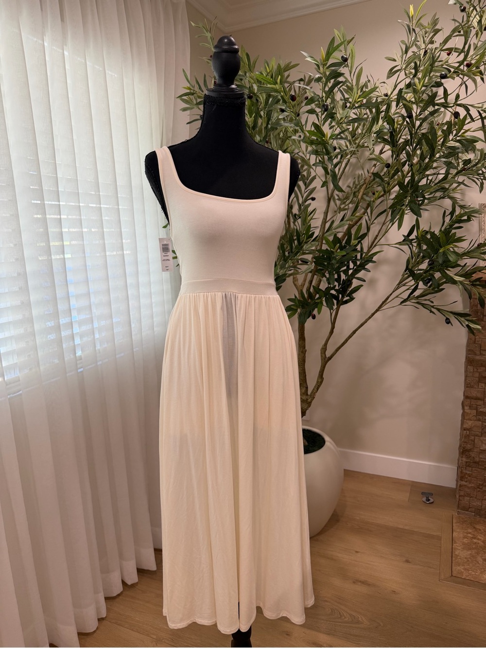 Aritzia WILFRED Cream Sleeveless Maxi Dress